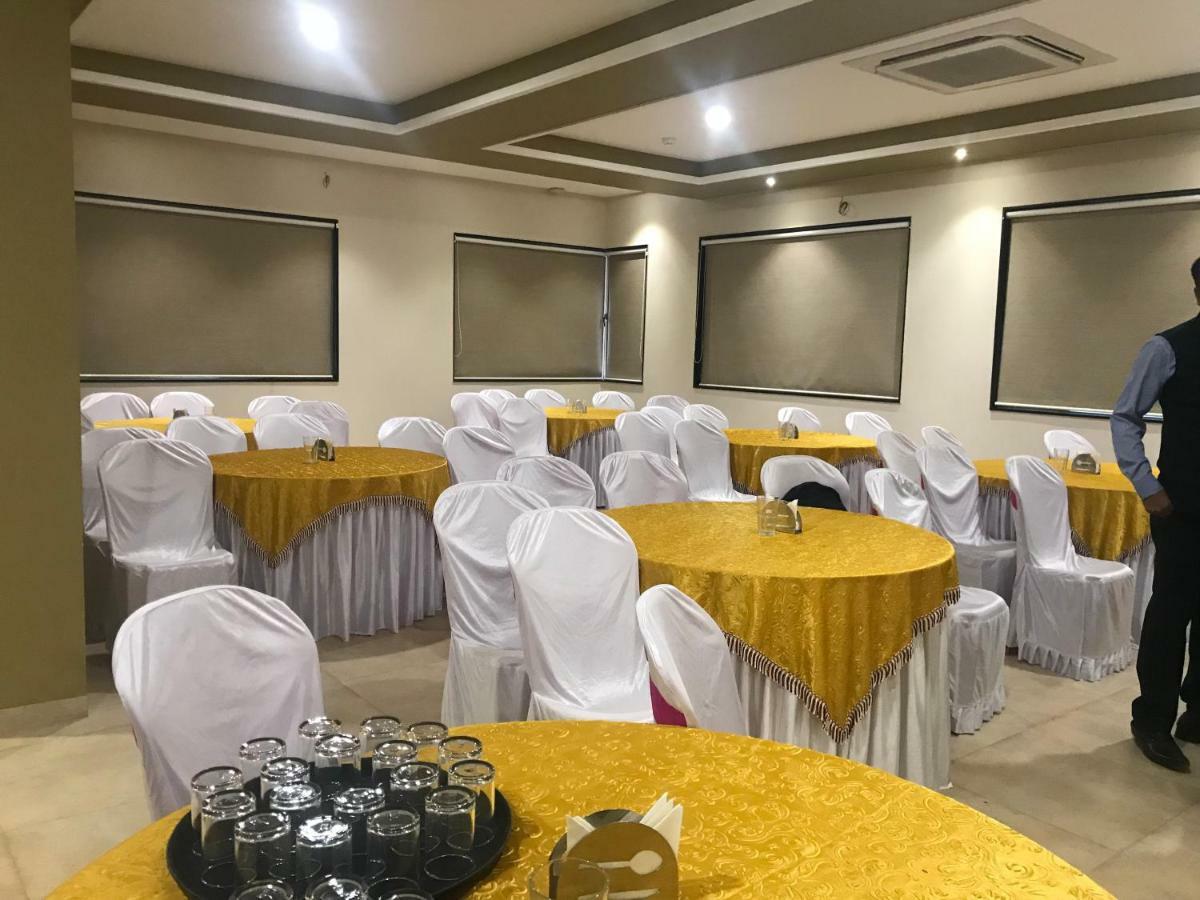 Kyriad Hotel Solapur By Othpl Exterior foto