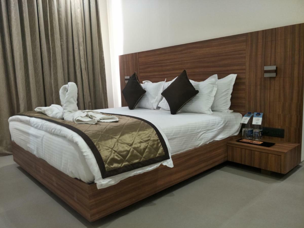 Kyriad Hotel Solapur By Othpl Exterior foto